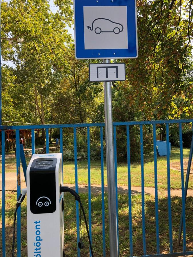 Boro Apartman Tiszafüred Exteriör bild