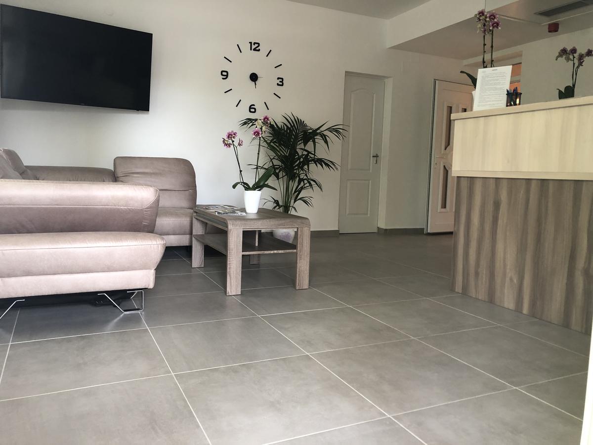 Boro Apartman Tiszafüred Exteriör bild